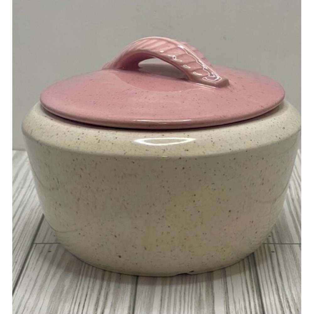 Vintage California USA Pottery Covered Dish Leaf Handle L44, Good Condition